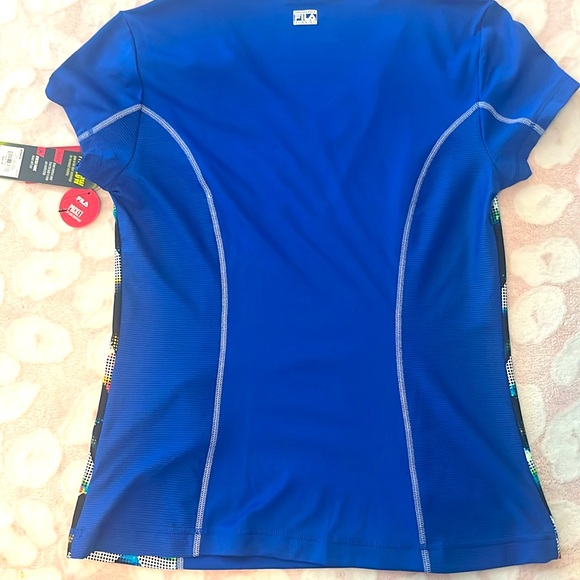☀️ 3 / $15 Sale☀️ Fila Spot Running Top *Glows, Pocket - Picture 4 of 10